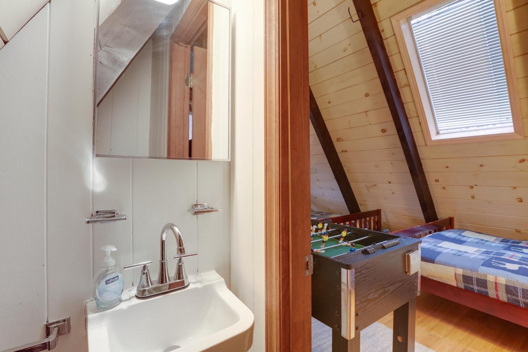 A-Frame Cabin With Hot Tub 1 Mi To Beech Mountain! Exteriör bild